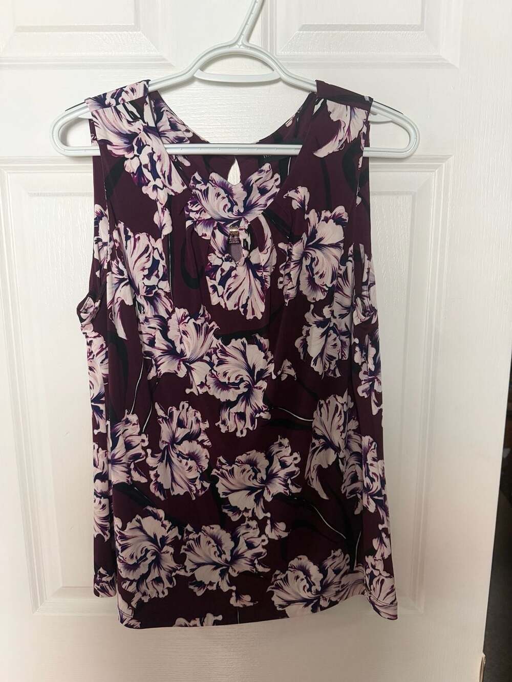 Ivanka Trump Women's Sleeveless Floral Print Pleated Neck Blouse
